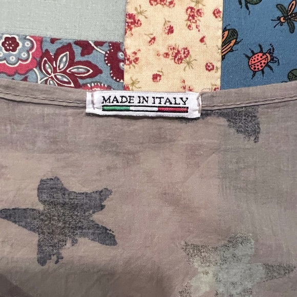 Italian made short sleeve top with embellishments - Picture 2 of 6